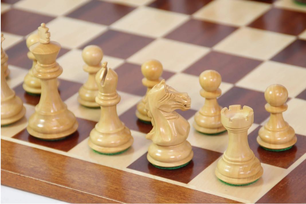 Supreme Queens Gambit Acacia Pieces 15.75" Mahogany Chessboard & Deluxe Box -  CHESSMAZE STORE UK